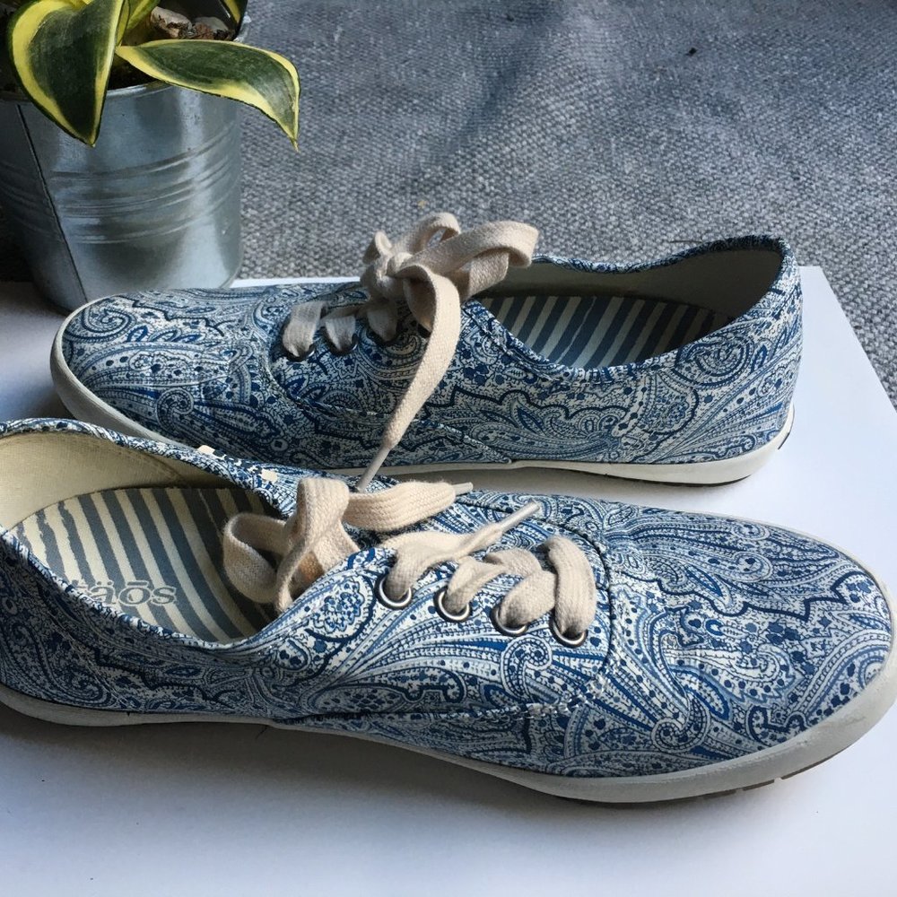 Paisley Lace up Sneakers